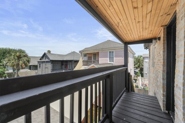 Building Photo - 1811 20th St Unit 3 Rental