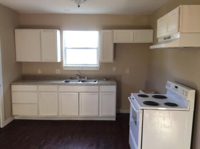 Photo - Cozy Home in Harvard Place/ Eastlawn