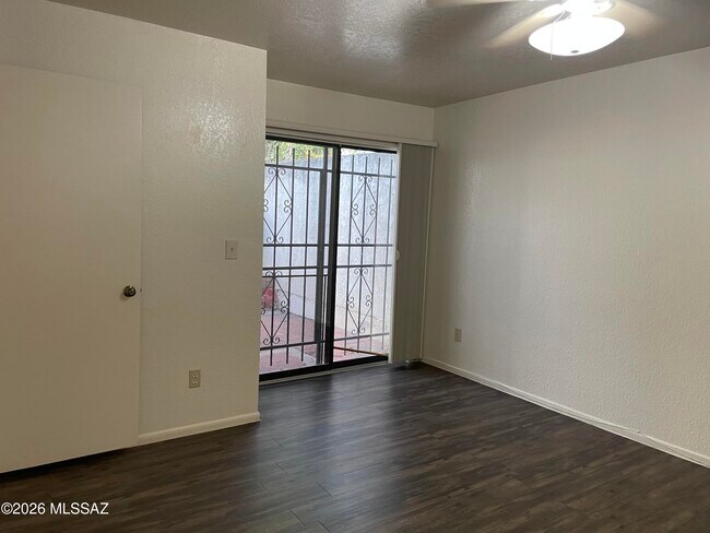 Photo - 716 N Hayden Dr