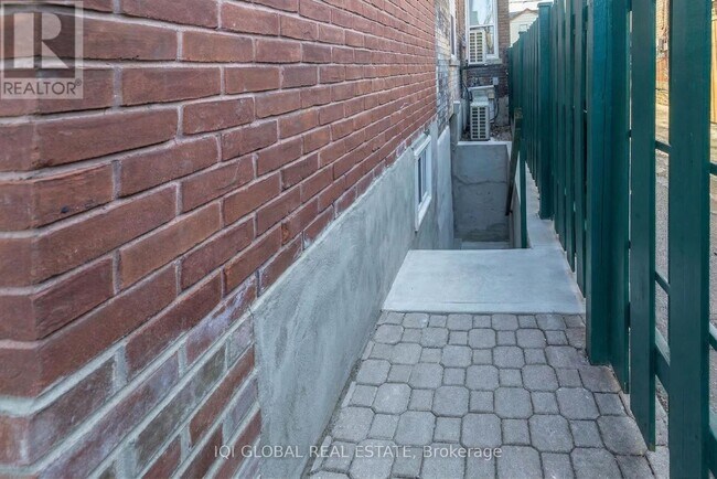 Photo - 633 Ossington Ave Unit Basement