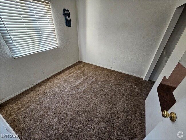 Building Photo - 4972 Larkspur St Rental