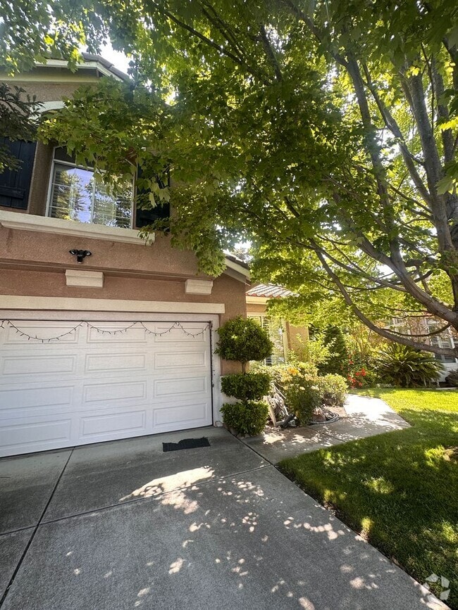 Building Photo - Home in Pleasanton Available!