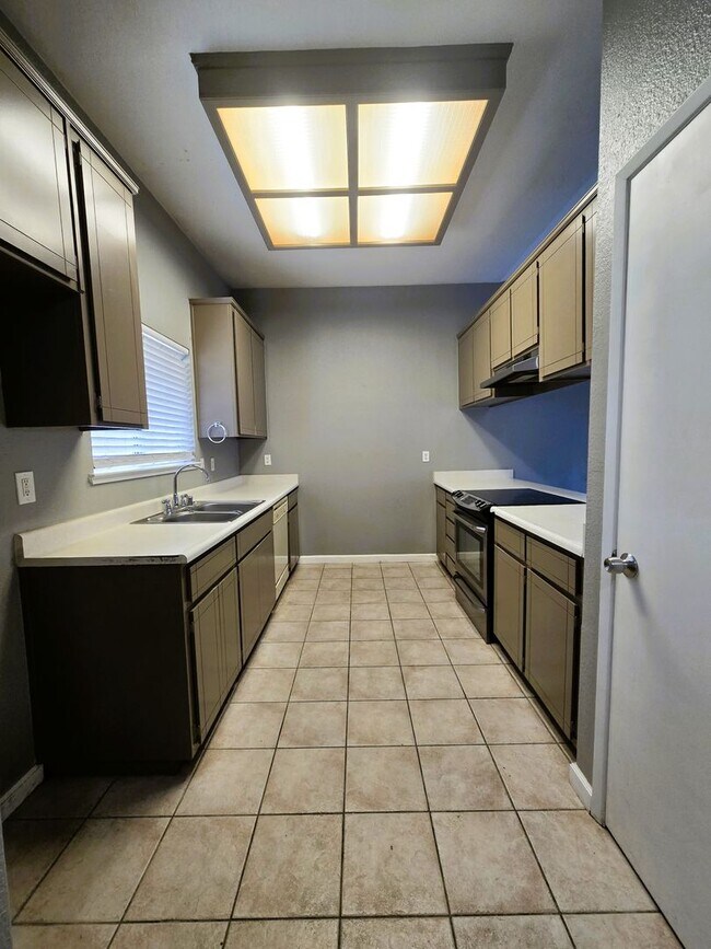 Photo - 3313 Jamestown Dr