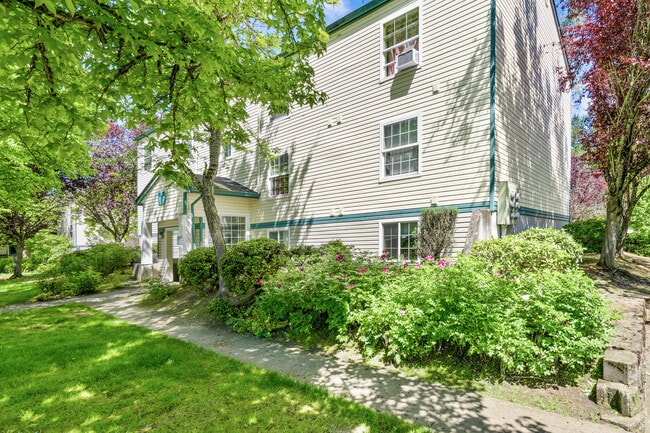 Building Photo - Bristol Woods Rental