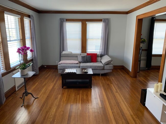 Photo - 1092 Main St