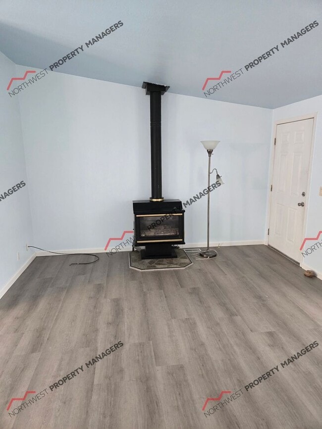 Photo - STATUS: *PENDING APPLICATION* | R332 | $2095 + $100 FLAT RATE W/S