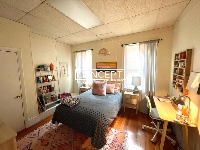 Building Photo - 17 Aberdeen St Unit 2B