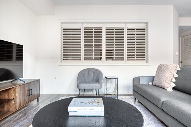 Photo - 1301 M St NW Unidad FL8-ID1219