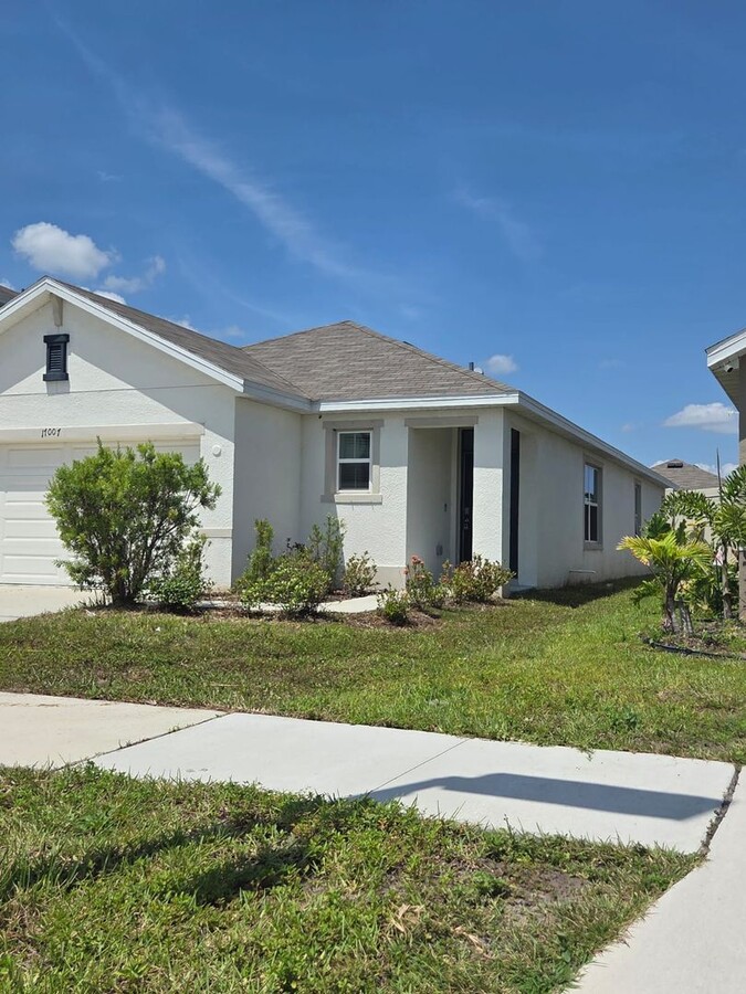 3 bedroom 2 bathroom HOUSE available now! - 3 bedroom 2 bathroom HOUSE available now!