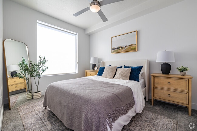 1BR, 1BA - 562SF - Bedroom