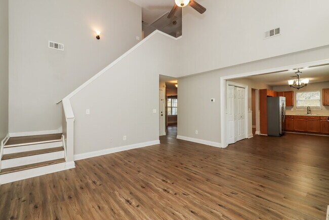 Photo - 118 Bainbridge Ct