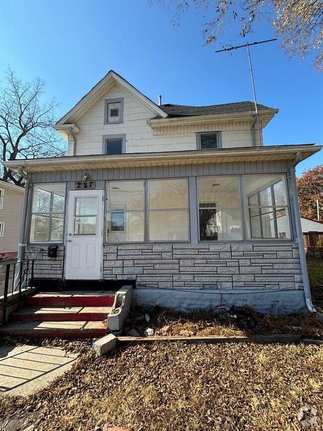 Building Photo - 3 bedroom, 1.5 bathroom home for rent in W...