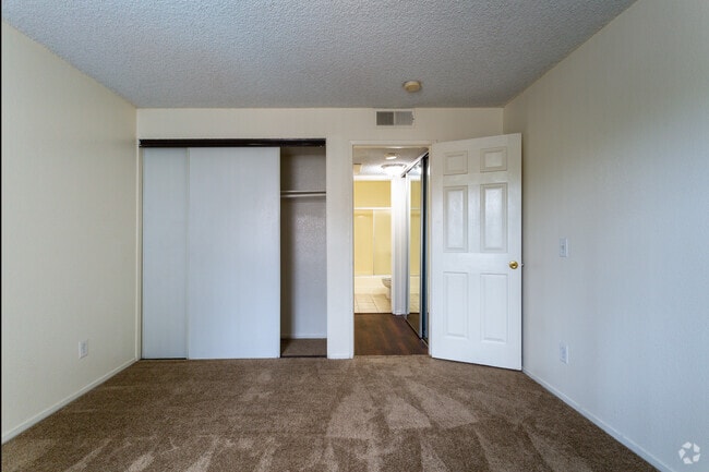 2BR, 2BA - 1000 SF