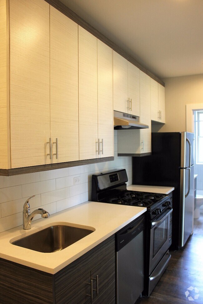 Building Photo - 3919 N Janssen Ave Unit 1E Rental