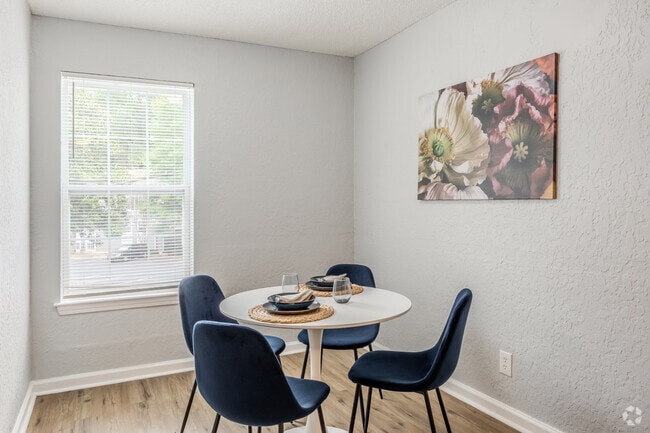 1BR, 1BA - 818SF - Dining Room