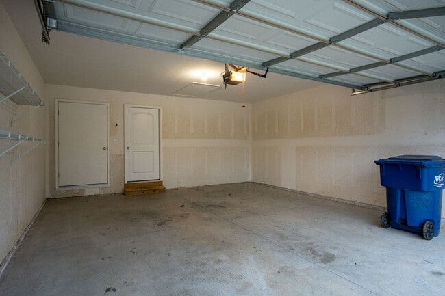 Photo - 3 Bedroom Duplex with a fenced in yard in Battlefield, MO