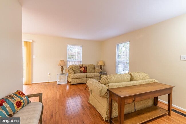 Photo - 7 Valleyfield Ct