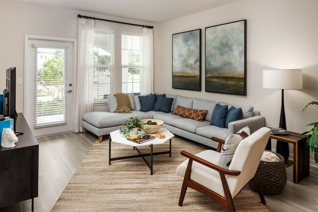 Shadetree Apartments