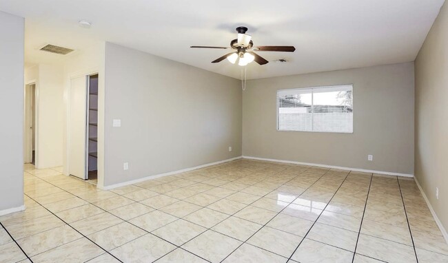 Photo - 2218 W Bowker St