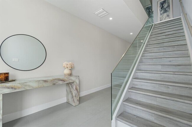 Photo - 636 NE 8th Ave