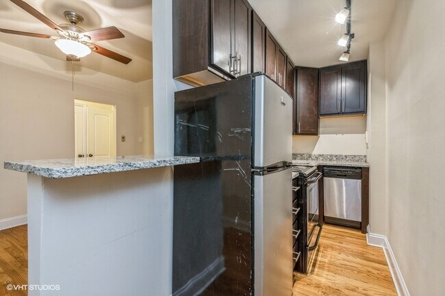 Photo - 1430 N Dearborn Pkwy Unit 110