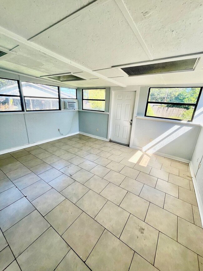 Photo - Norfolk Unit 520 Norfolk Circle