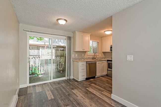 Building Photo - 5011 SW Beaverton Hillsdale Hwy Unit A