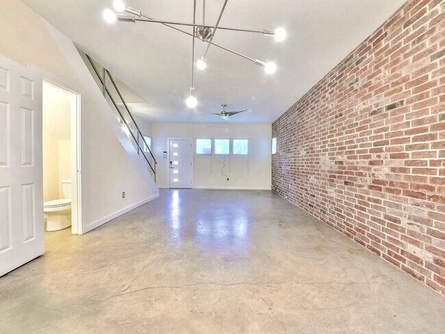 Photo - Stylish Two Story Townhome in the Cedars District of Dallas