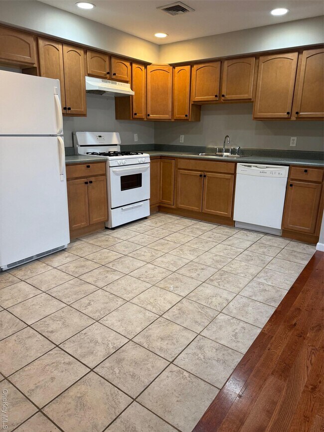 Photo - 129 New St Unit 4