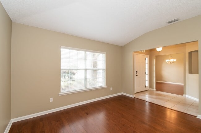 Photo - 1001 Flora Parke Dr