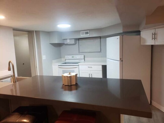 Photo - 168 Ross Dr Unidad B, C