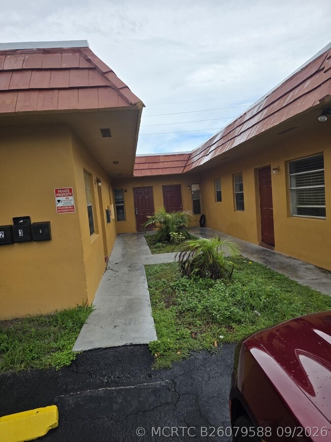 3941 NW 30th Terrace Unit 2