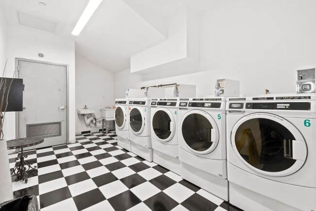 Photo - 517 W 45th St Unidad ID1224964P