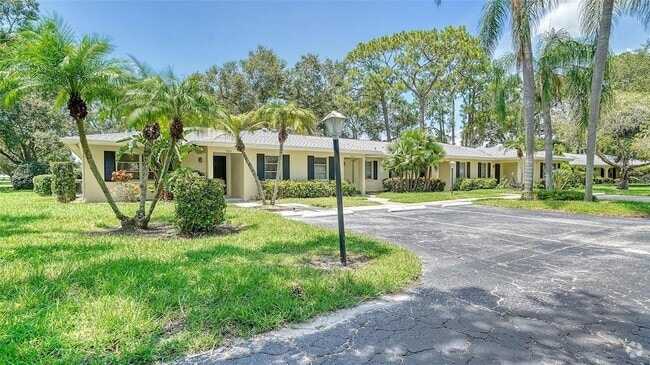 Building Photo - 7820 Palm Aire Ln Rental