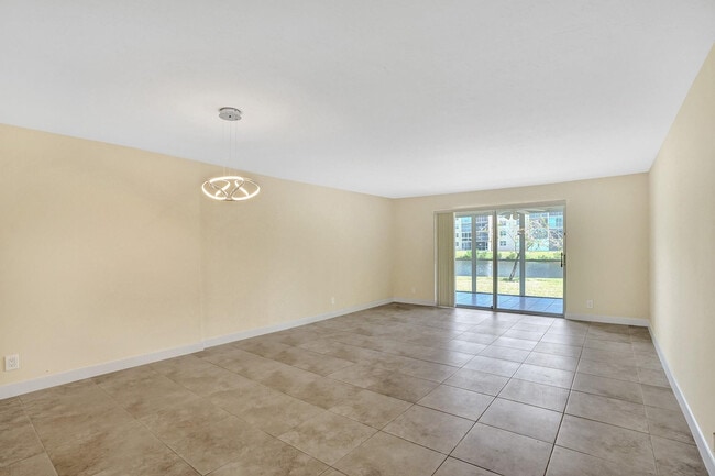 Photo - 301 SE 3rd St Unidad 110