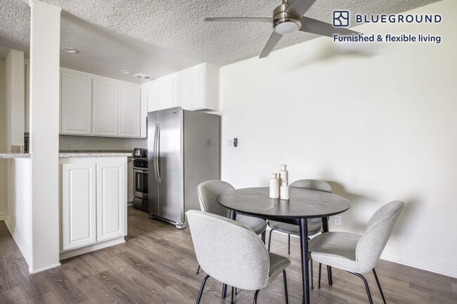 Photo - 219 S Barrington Ave Unidad FL3-ID340