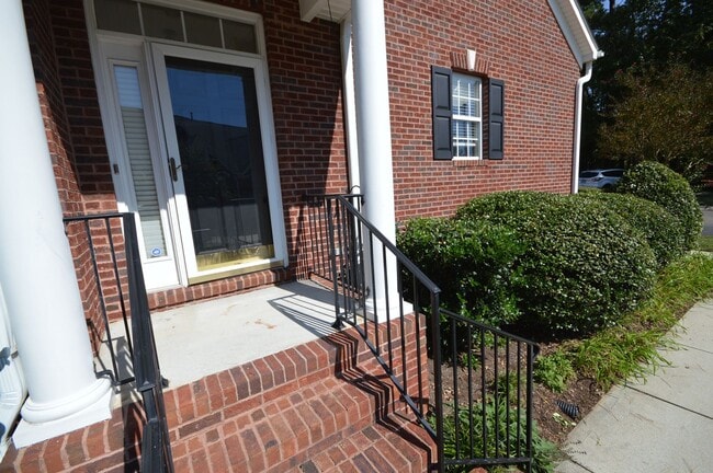 Photo - 114 Prestonian Pl