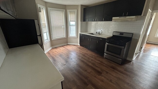Building Photo - 121 George St Unit #1 Rental