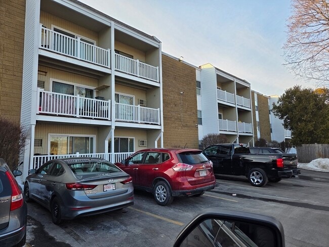 Building Photo - 25 Ekman St Unit 3 H