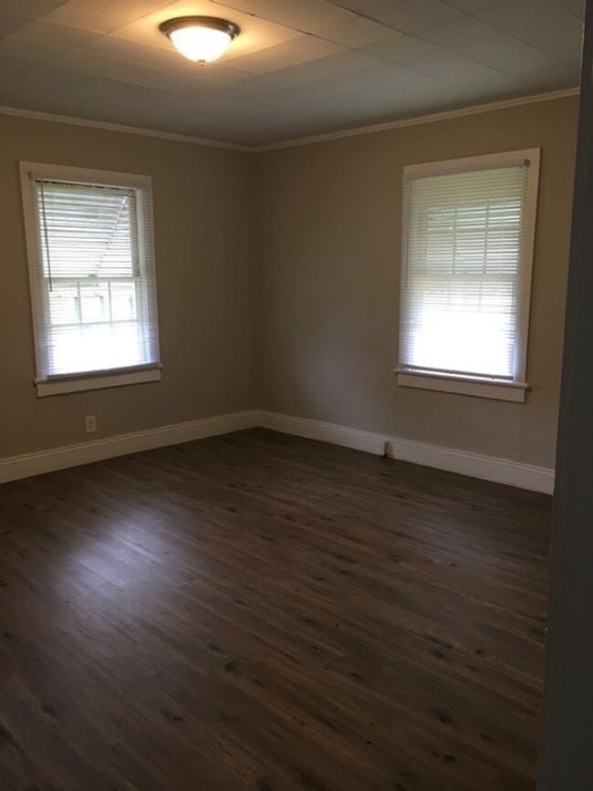 Photo - Cute 2 Bedroom Home with Hardwood Floors!