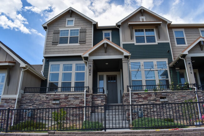 Semi-private, elevated, enclosed patio - 684 Mason St