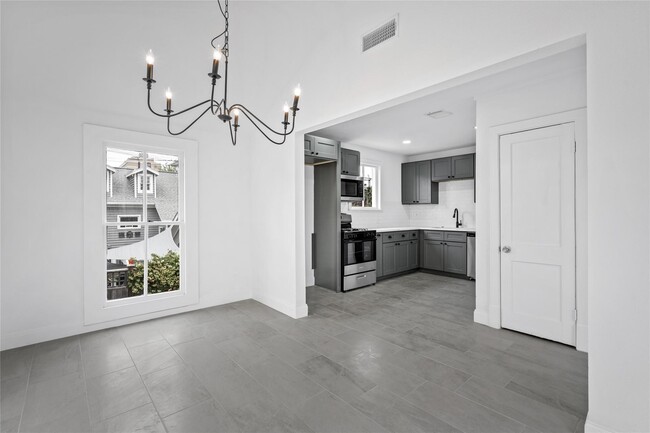 Photo - 1106 Winnie St