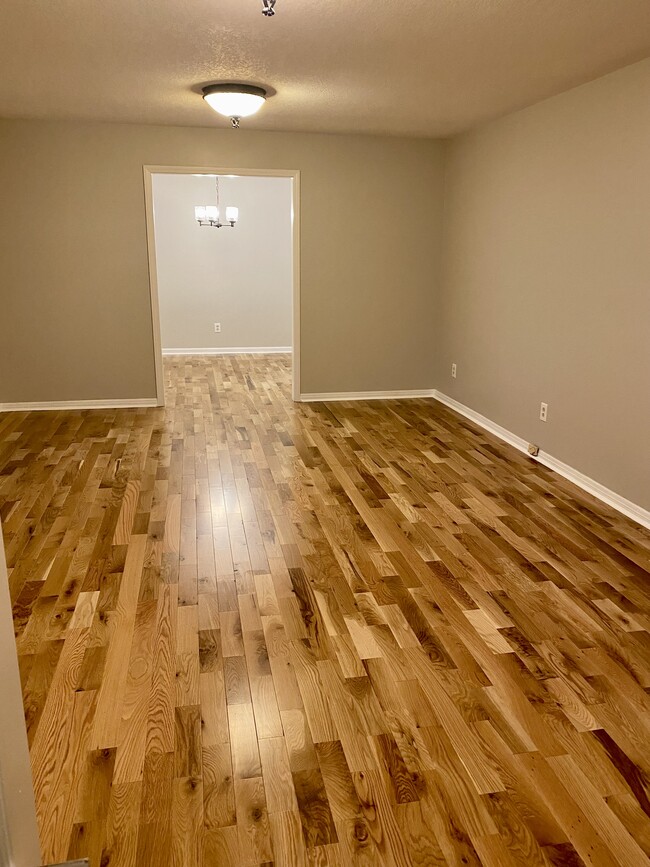 Photo - 302 Cherokee Dr