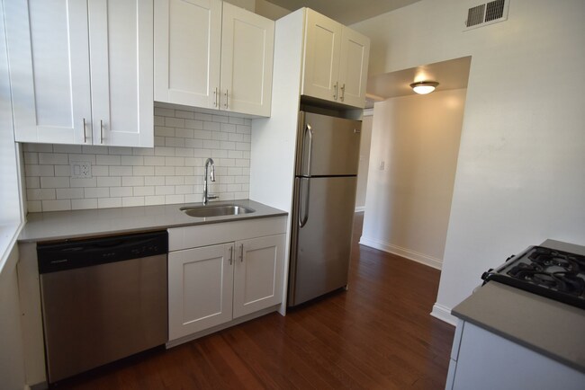 Photo - 3802 N Pine Grove Ave Unit 3