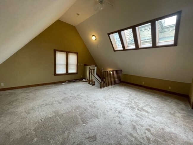 Building Photo - 573-575 W Lincoln Ave Unit 573B W Lincoln Ave