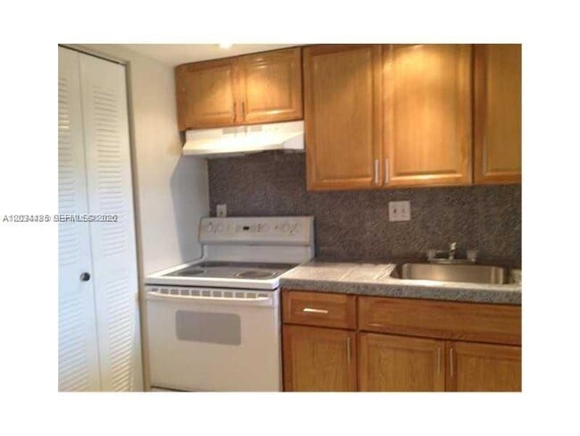 Building Photo - 2903 N Miami Beach Blvd Unit 505
