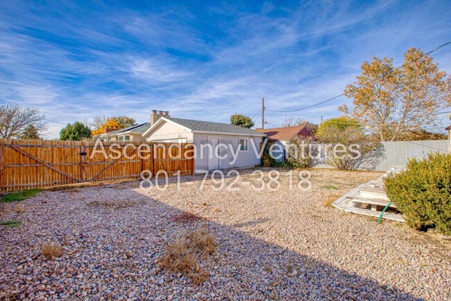 Photo - 538 Navajo St