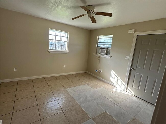 Photo - 3620 Hollygrove St Unit B