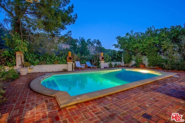 10216 Cielo Dr