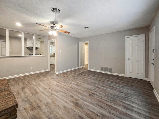 Photo - 601 Brookfield Dr